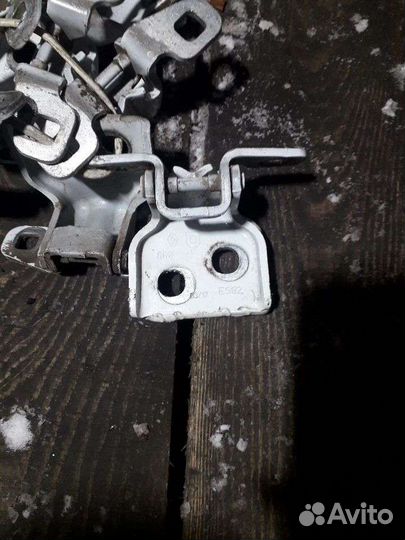 Петля двери Рено Логан 2