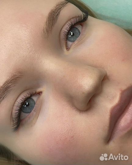 Наращивание ресниц и оформление бровей