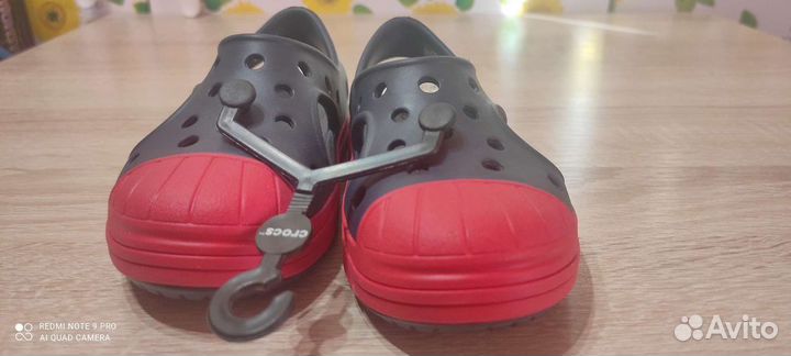 Crocs bump it sandal c9