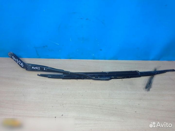 Поводок стеклоочистителя передний левый Mercedes B