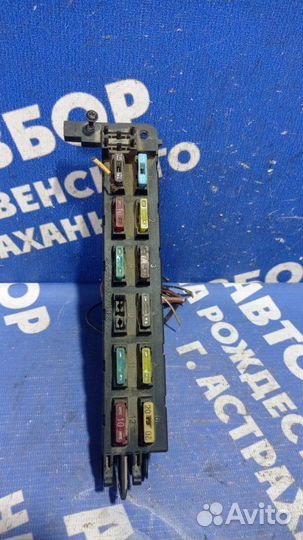 Блок предохранителей под капот Mercedes-Benz W202