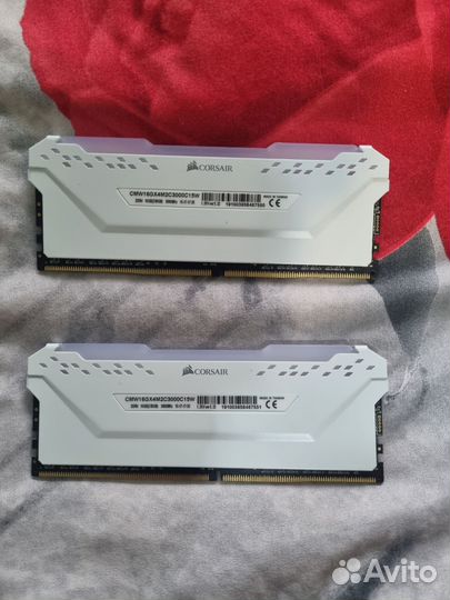 Оперативная память DDR4 Corsair RGB 16Gb