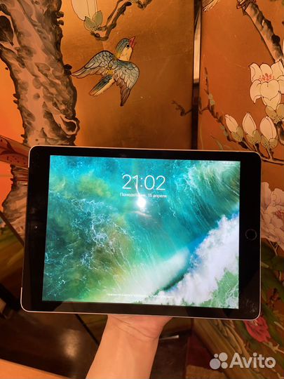 Apple iPad 32 gb sim a1823 Wi-Fi-cellular