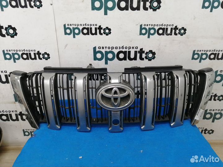 Решетка радиатора под камер 53101-60C01 Toyota