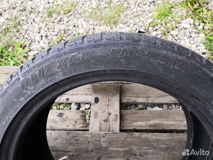 Bridgestone Blizzak LM-25 225/45 R18
