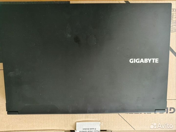 Gigabyte g5 12500h, 4060, 16gb ddr4,SSD 512