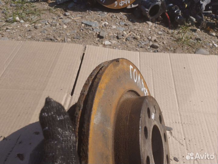 Передний тормозной диск Volkswagen Golf 6