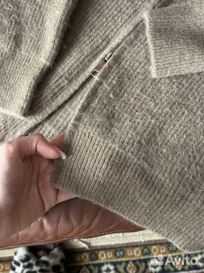 Свитер женский