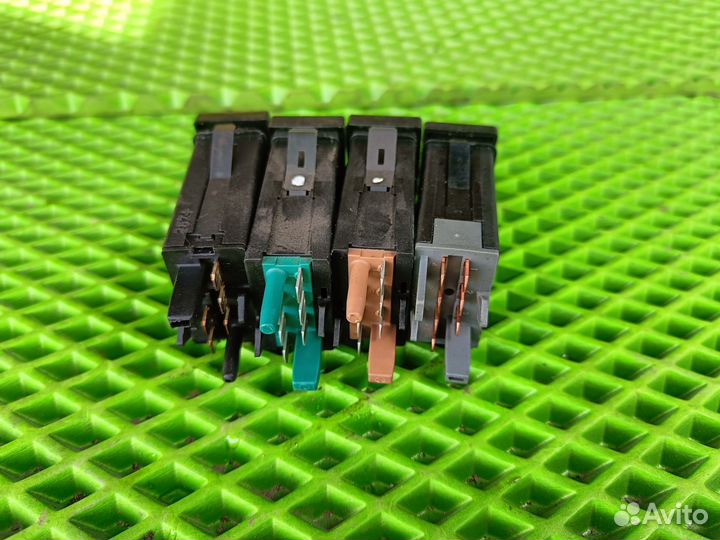 Кнопка подогрева сидений / аварийка