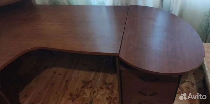 Компьютерный стол угловой с тумбочками