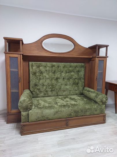 Шикарный старинный диван
