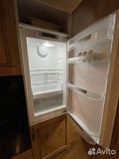 Холодильник встраиваемый korting