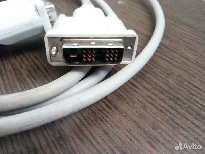 Кабель VGA и DVI для подключения монитора