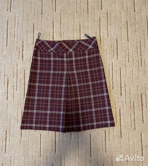 Юбка в клетку и с разрезом