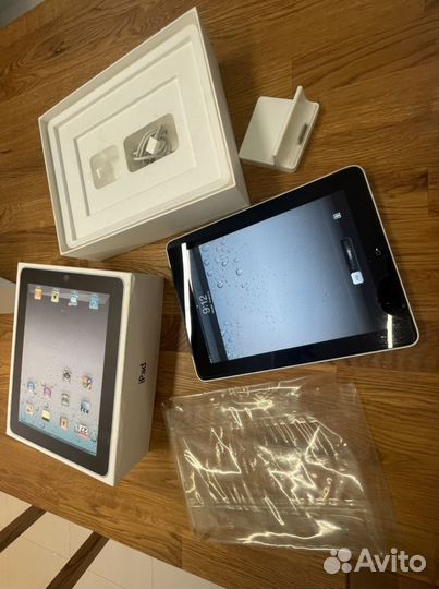 iPad 1 32gb в полном комплекте+ док станция, чехол
