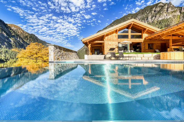 Коттедж 399 м² на участке 11 сот.