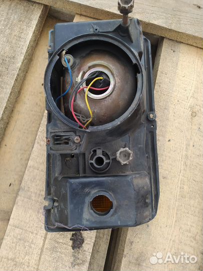 Продам переднюю левую фары ваз 2104