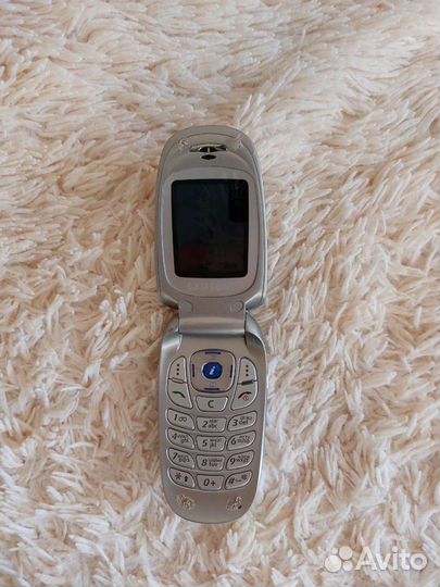 Мобильный телефон samsung