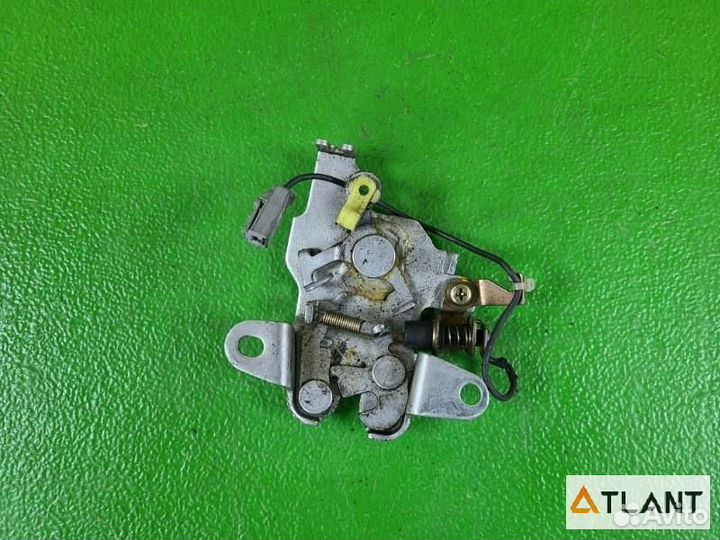 Замок багажника задняя toyota mark II