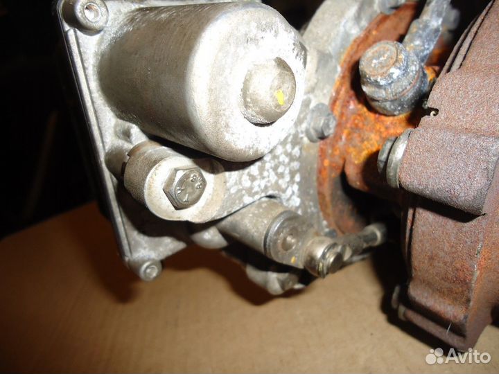 Привод заслонки турбины