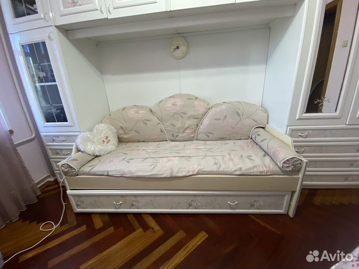 Спальный гарнитур бу италия для девочки