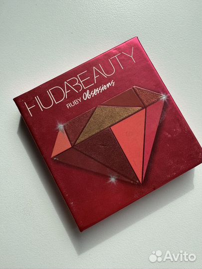 Палитра теней Huda beauty