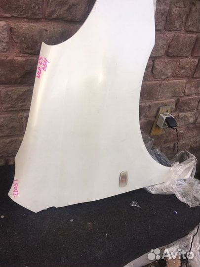 Крыло переднее правое Toyota Funcargo NCP20