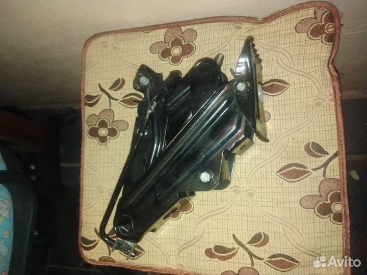 Домкрат винтовой