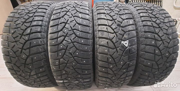 Bridgestone Blizzak Spike-02 215/60 R17 100T