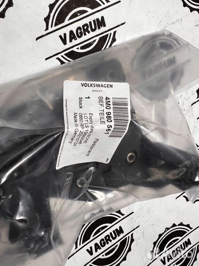 Крепёжные детали VAG.4M0980561 (100 ориг.)