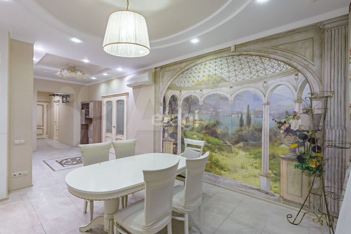 3-к. квартира, 208,2 м², 1/9 эт.