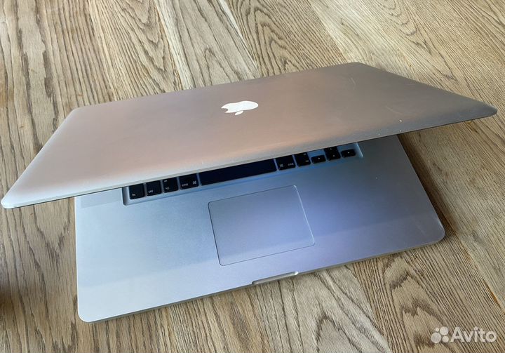 Macbook Pro 17 2011 i7 2.3Ghz 8G 256SSD