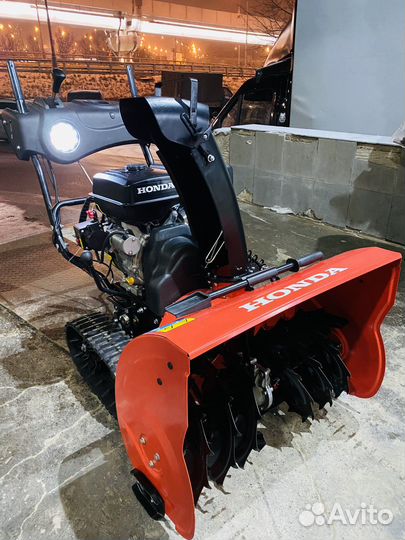 Гусеничный снегоуборщик Honda 18HP