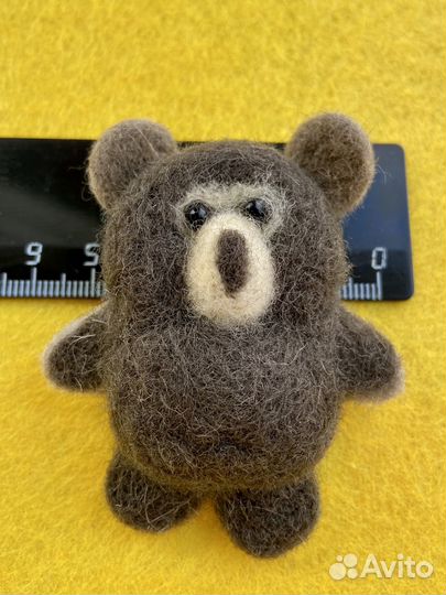 Брошка-медведь из шерсти