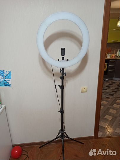 Колецевая лампа 56 см