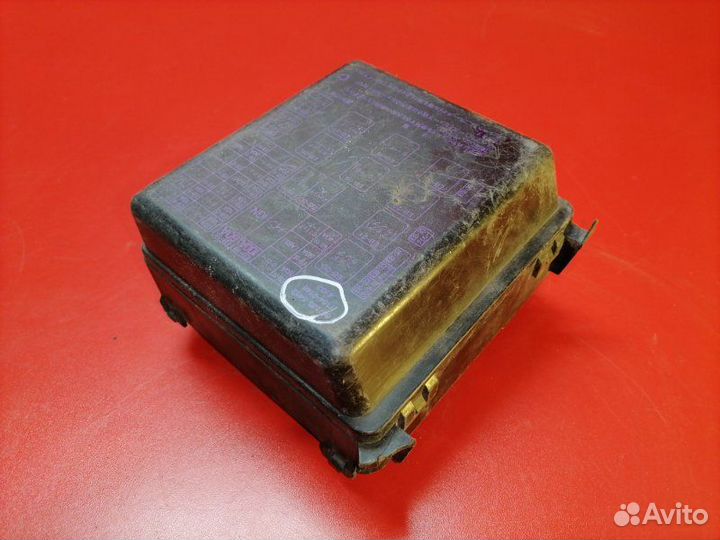 Блок предохранителей подкапотный Isuzu Mu UCS69DWM