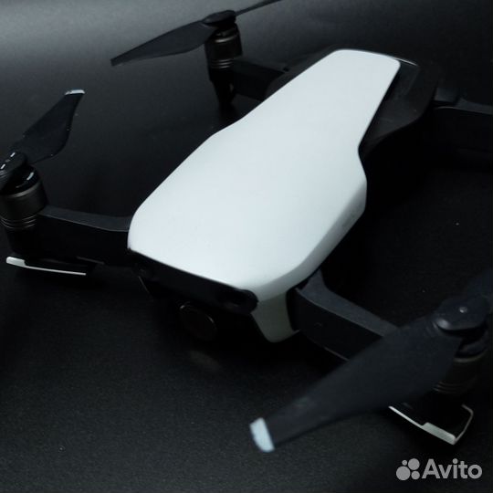 Квадрокоптер DJI Mavic Air