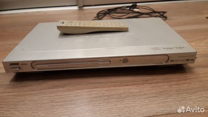 Продам DVD плеер с проводами