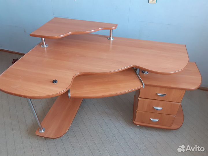 Компьютерный стол