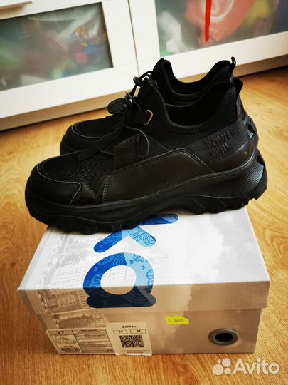 Кроссовки для девочки