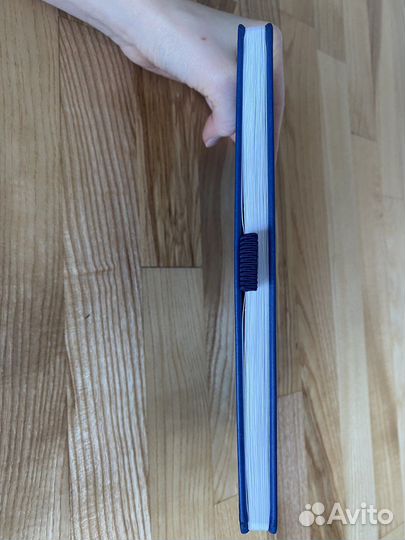 Ежедневник с резинкой синий и креплением для ручки