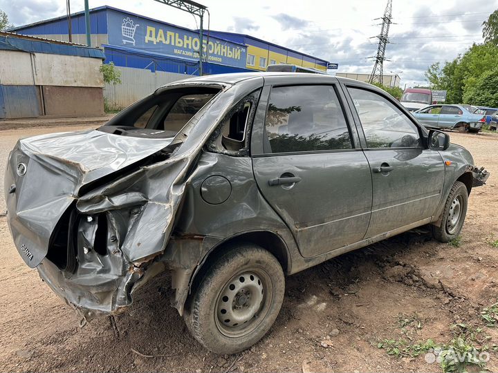 LADA гранта дверь задняя правая с дефектом