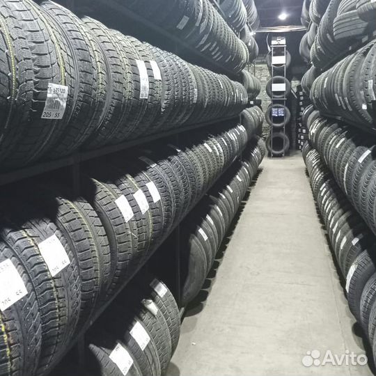 Bridgestone Blizzak Revo GZ 215/45 R18 T