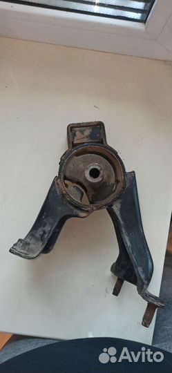 Опора двигателя задняя Toyota corolla