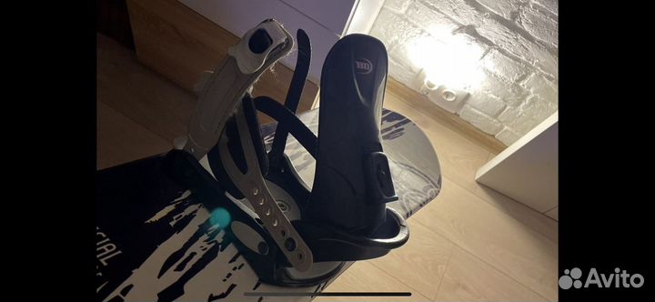 Сноуборд с креплениями в сборе