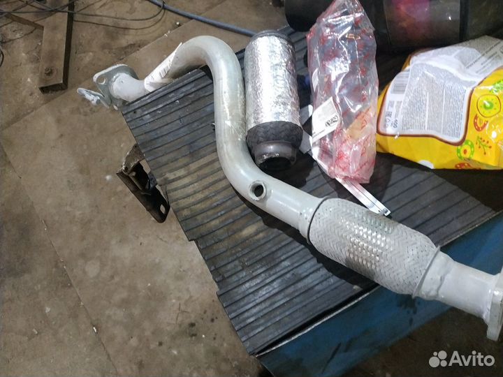 Продаётся передняя часть глушителя на Hyundai Getz