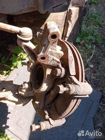 Кулак поворотный Nissan Almera N15