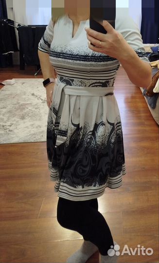 Продам женские платья