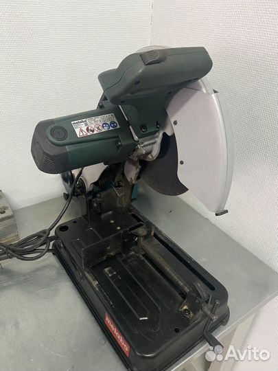 Торцовочная пила по металлу metabo