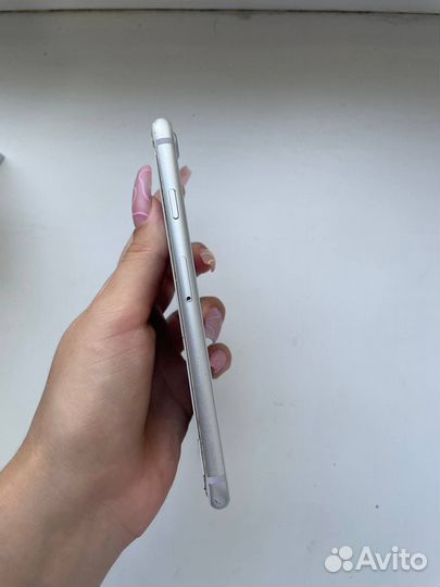 Телефон iPhone 8